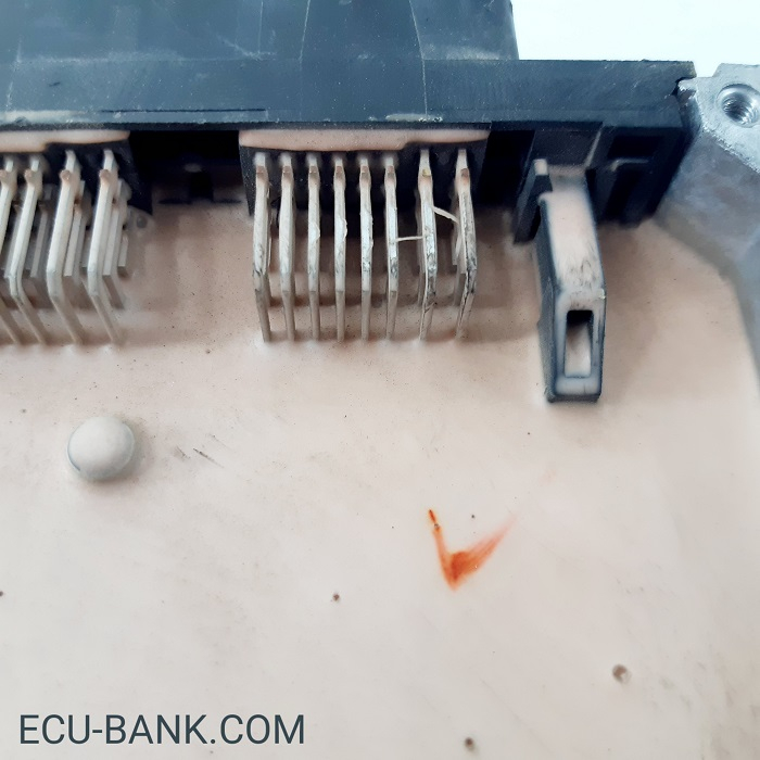موم روی مدار ایسیوهای ساژم و والئو از نمای نزدیک موم روی مدار ایسیوهای ساژم و والئو از نمای نزدیک